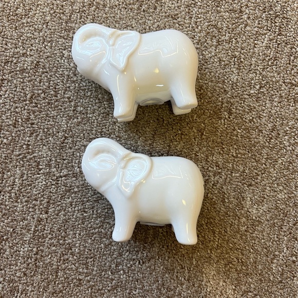 Home Essentials Other - ELEPHANT SALT AND PEPPER SHAKERS WHITE NEW